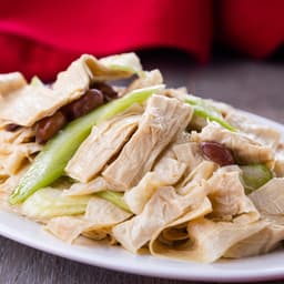 西芹腐皮 Cold Celery With Tofu Skin